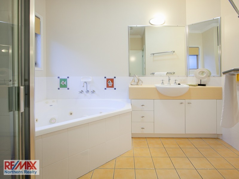 8 Olympic Court, Albany Creek QLD 4035