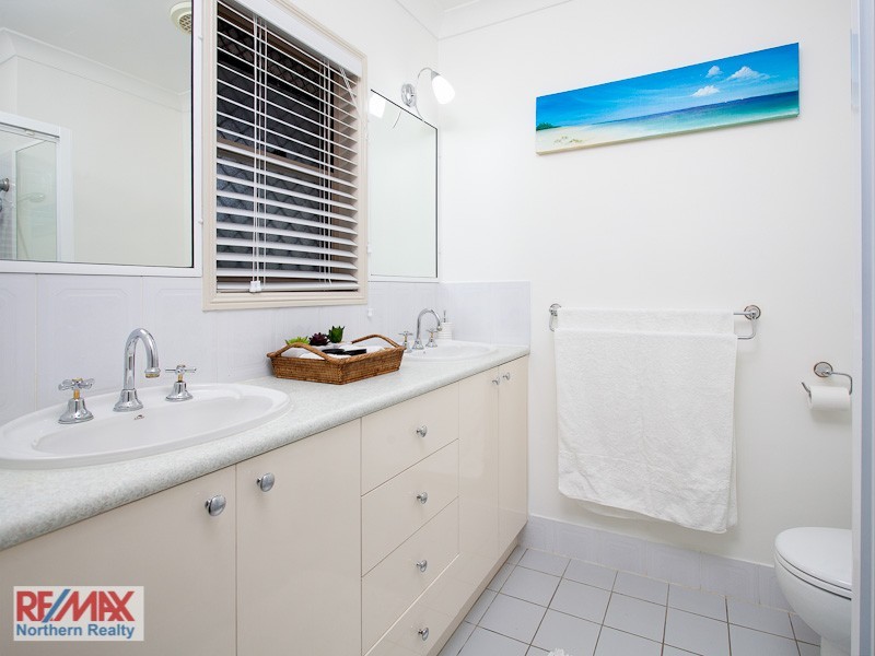 2 Fairview Place, Bridgeman Downs QLD 4035