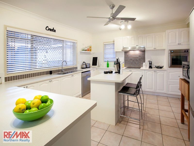 2 Fairview Place, Bridgeman Downs QLD 4035