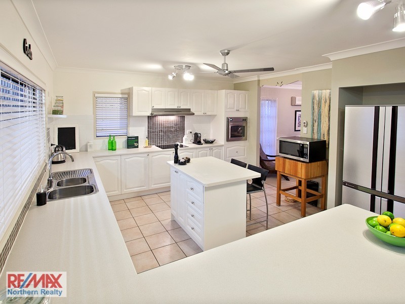 2 Fairview Place, Bridgeman Downs QLD 4035