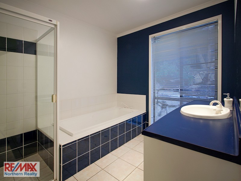 16 Laceflower Crescent, Eatons Hill QLD 4037