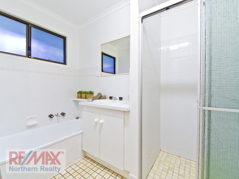 8 McCartney Ct, Cashmere QLD 4500