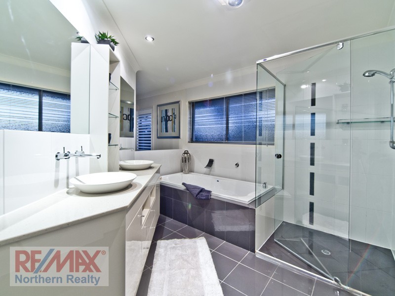 48 Riversleigh Crescent, Eatons Hill QLD 4037