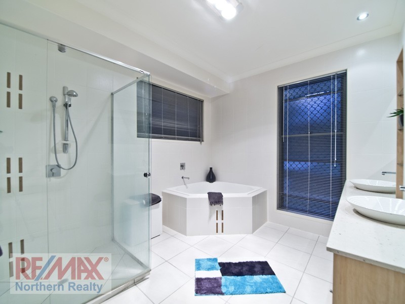 48 Riversleigh Crescent, Eatons Hill QLD 4037