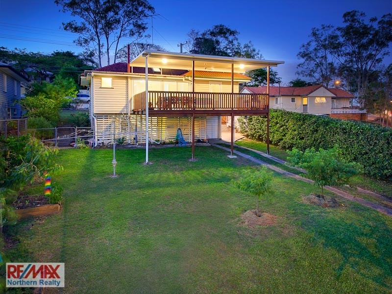 8 Canopus Street, Coorparoo QLD 4151
