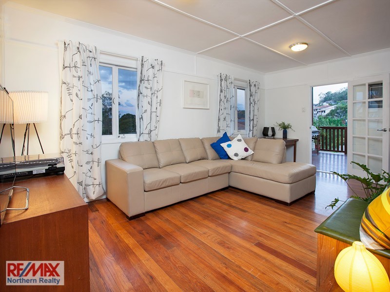 8 Canopus Street, Coorparoo QLD 4151