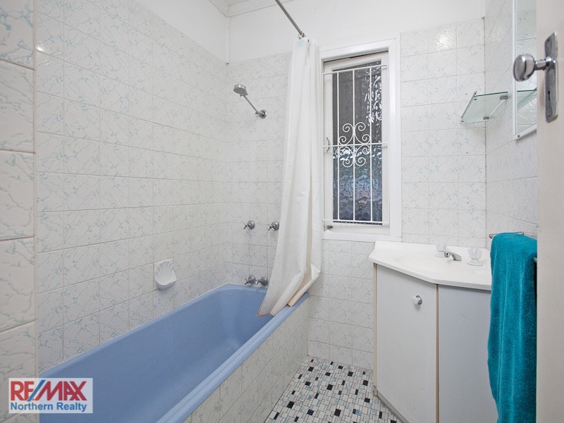 8 Canopus Street, Coorparoo QLD 4151