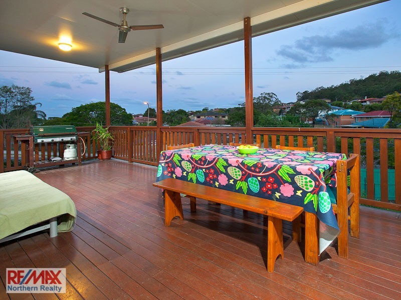 8 Canopus Street, Coorparoo QLD 4151