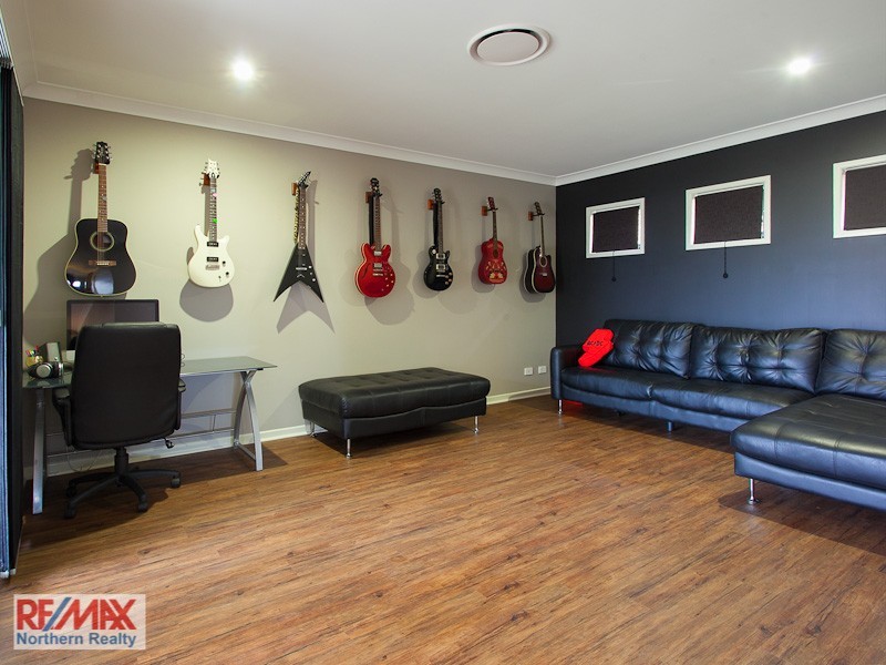 9 Avoca Place, Warner QLD 4500