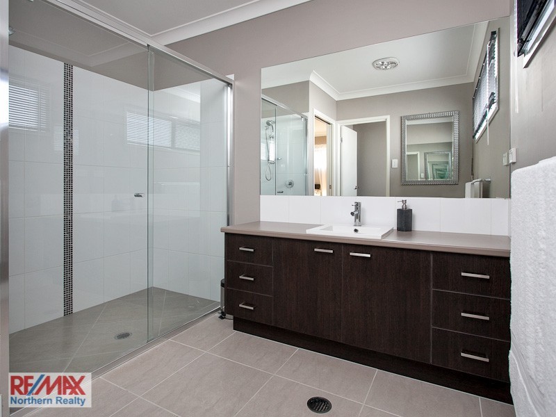 9 Avoca Place, Warner QLD 4500