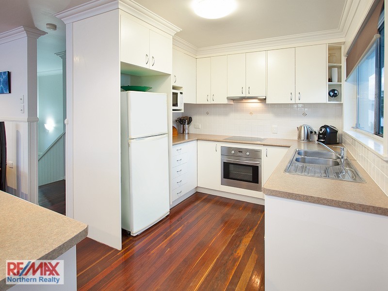 33 Hill Parade, Clontarf QLD 4019