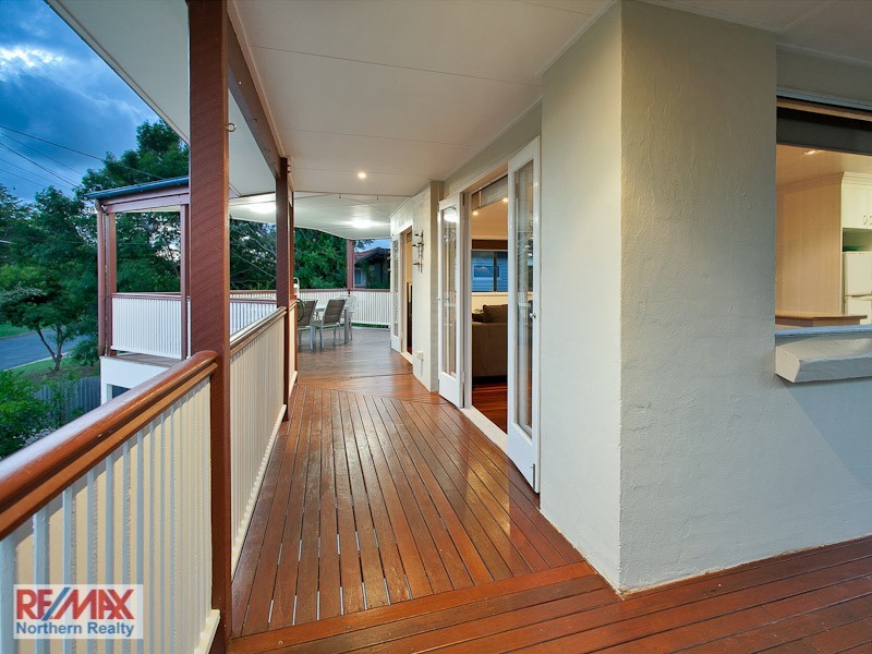 33 Hill Parade, Clontarf QLD 4019