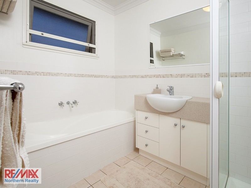 33 Hill Parade, Clontarf QLD 4019