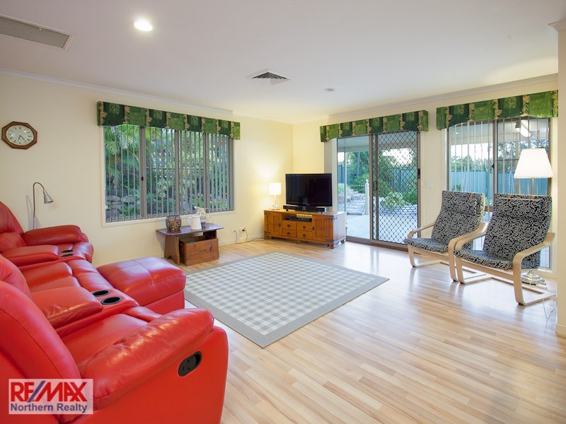 8 Connewarre Court, Petrie QLD 4502