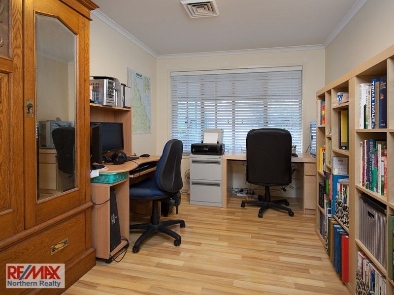 8 Connewarre Court, Petrie QLD 4502