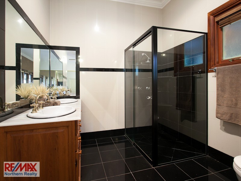 24 Vores Road, Whiteside QLD 4503