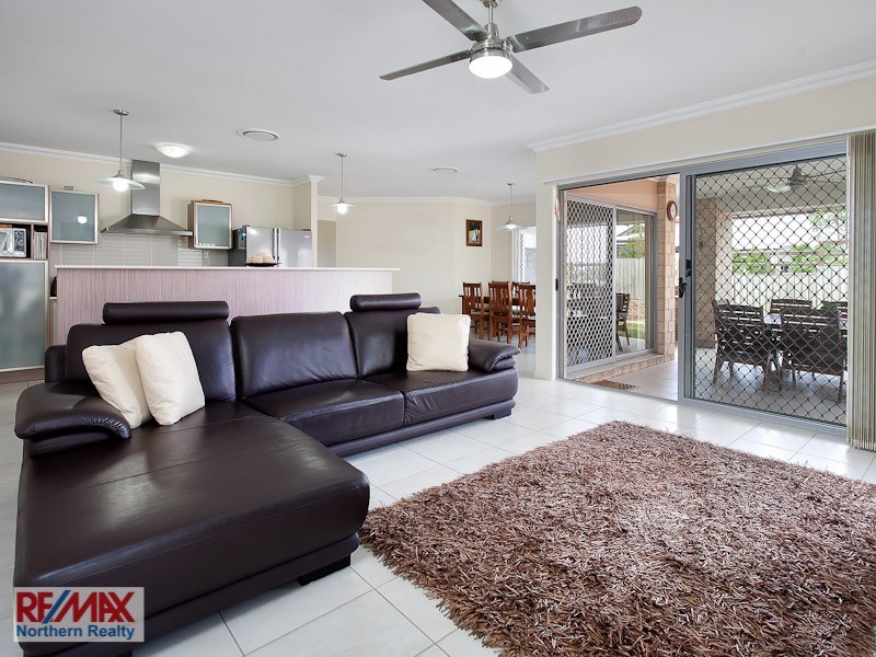 27 Swan Parade, Warner QLD 4500