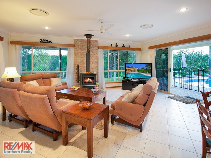 6 Webb Court, Eatons Hill QLD 4037