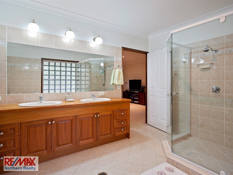 6 Webb Court, Eatons Hill QLD 4037