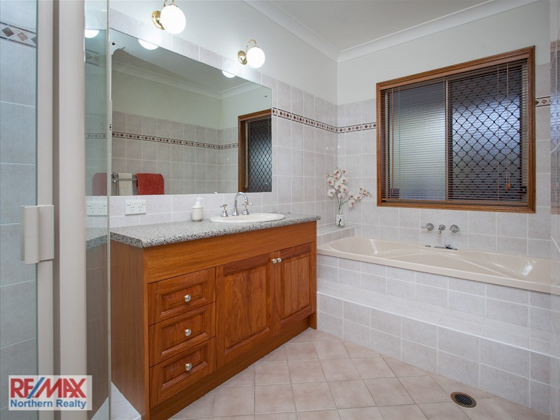 6 Webb Court, Eatons Hill QLD 4037