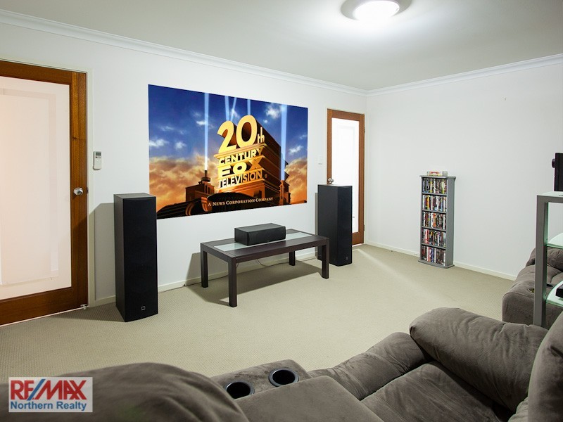 8 Michigan Cct, Warner QLD 4500