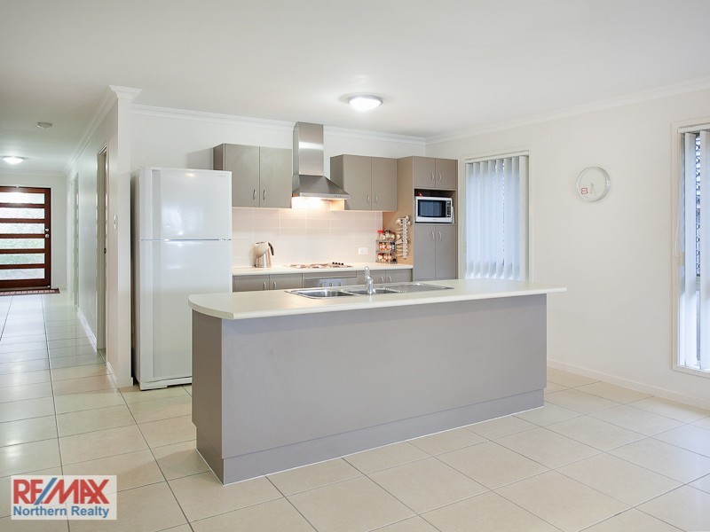 8 Michigan Cct, Warner QLD 4500