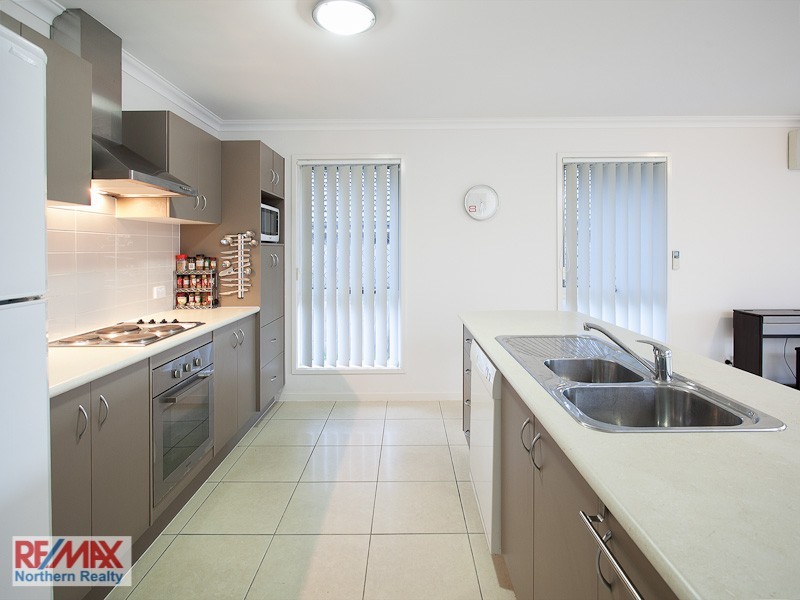 8 Michigan Cct, Warner QLD 4500