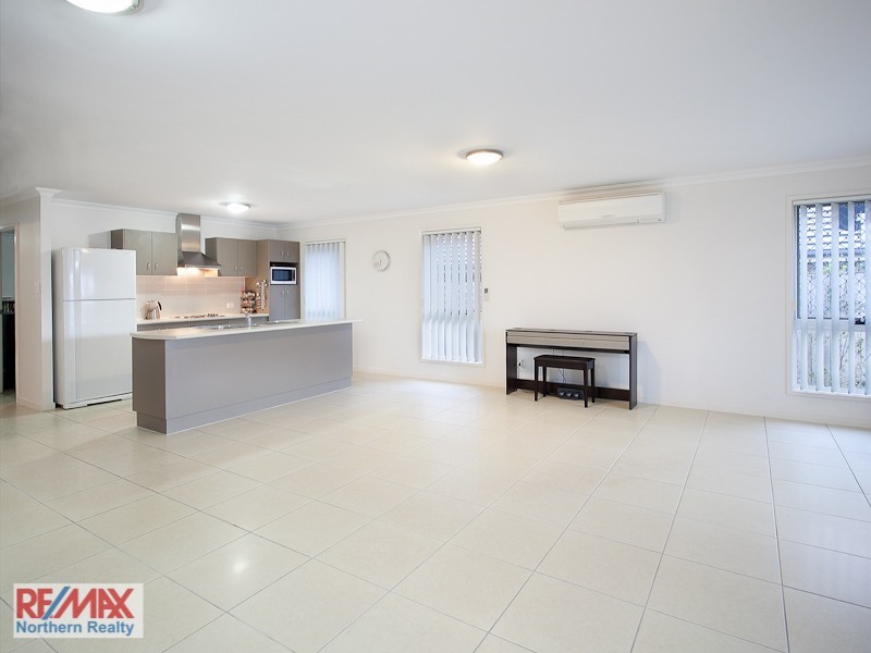 8 Michigan Cct, Warner QLD 4500