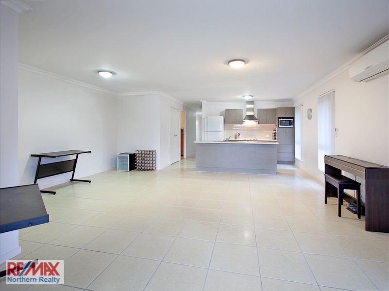 8 Michigan Cct, Warner QLD 4500