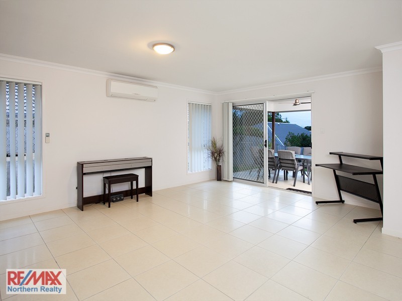 8 Michigan Cct, Warner QLD 4500