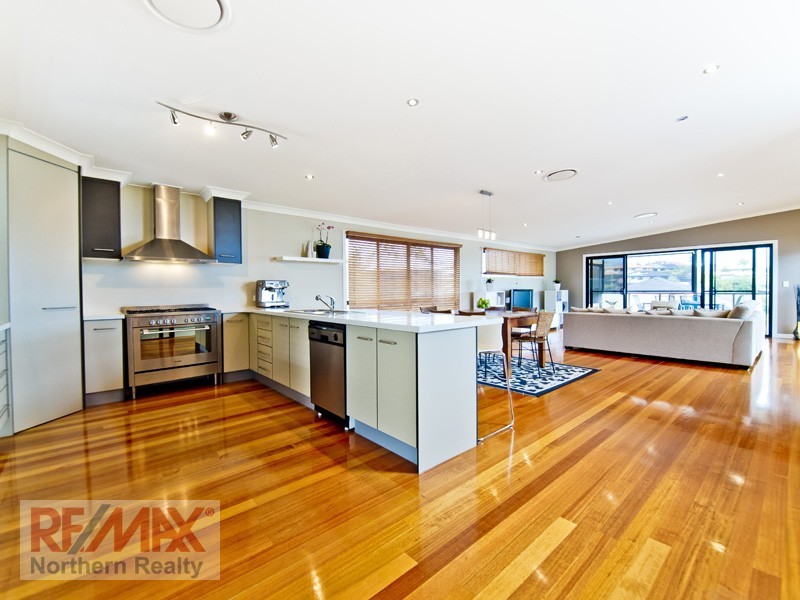 8 Fidelio Court, Eatons Hill QLD 4037