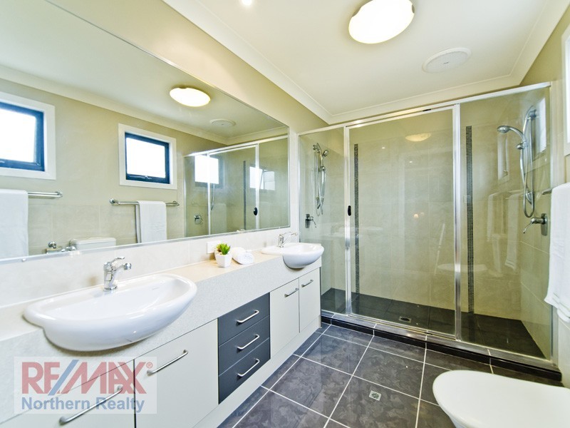 8 Fidelio Court, Eatons Hill QLD 4037