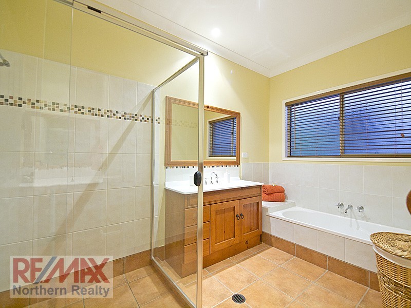 172 Saraband Dr, Eatons Hill QLD 4037