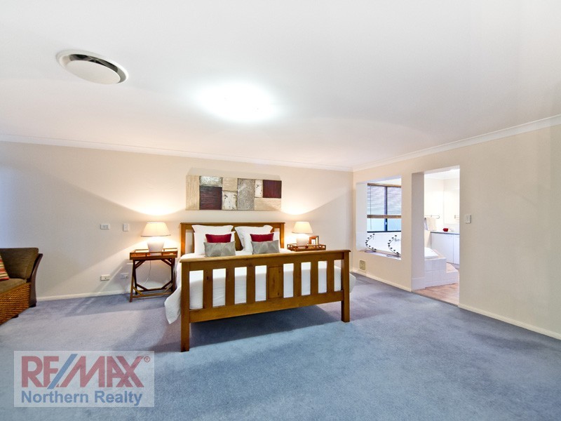 34 Fiddlewood Place, Bridgeman Downs QLD 4035