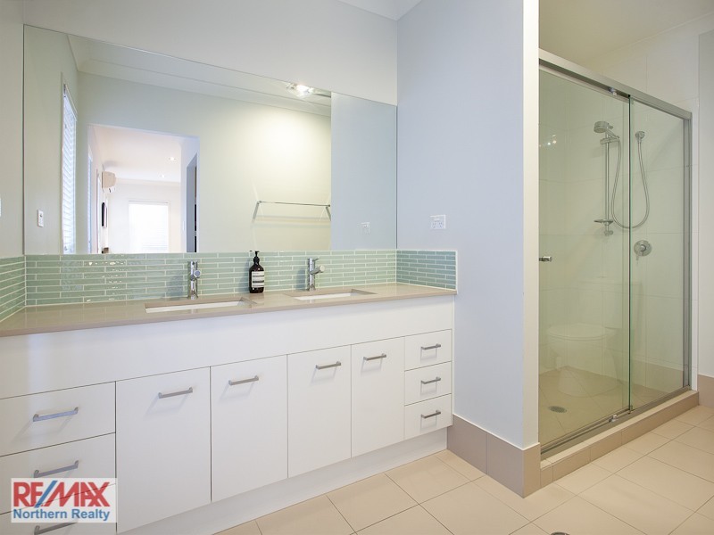 4 Waterway Cr, Murrumba Downs QLD 4503