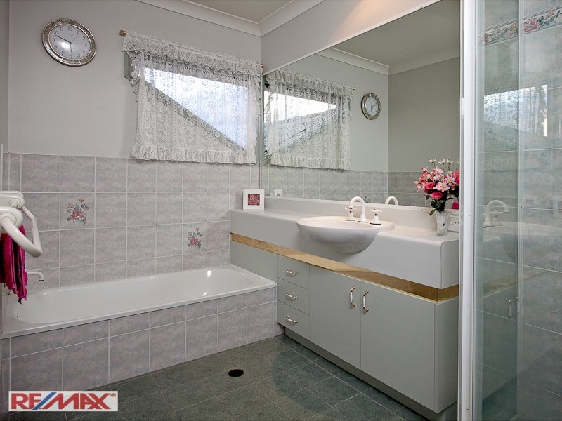 2 Dorchester Court, Murrumba Downs QLD 4503