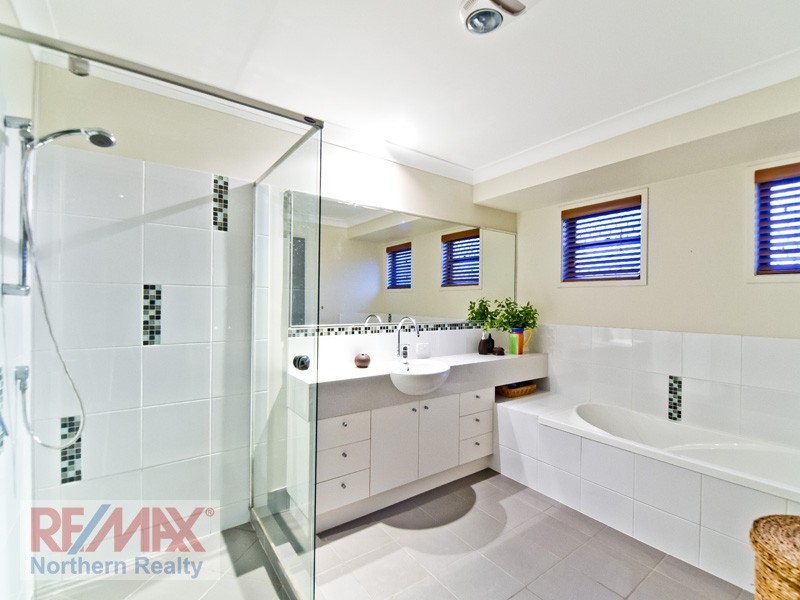 12 Bella Street, Cashmere QLD 4500