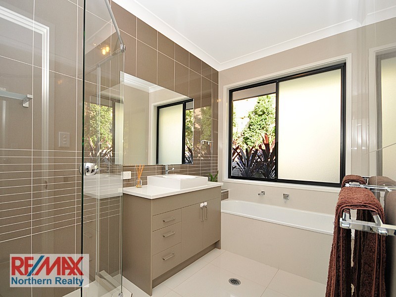 3 Maggie Place, Cashmere QLD 4500