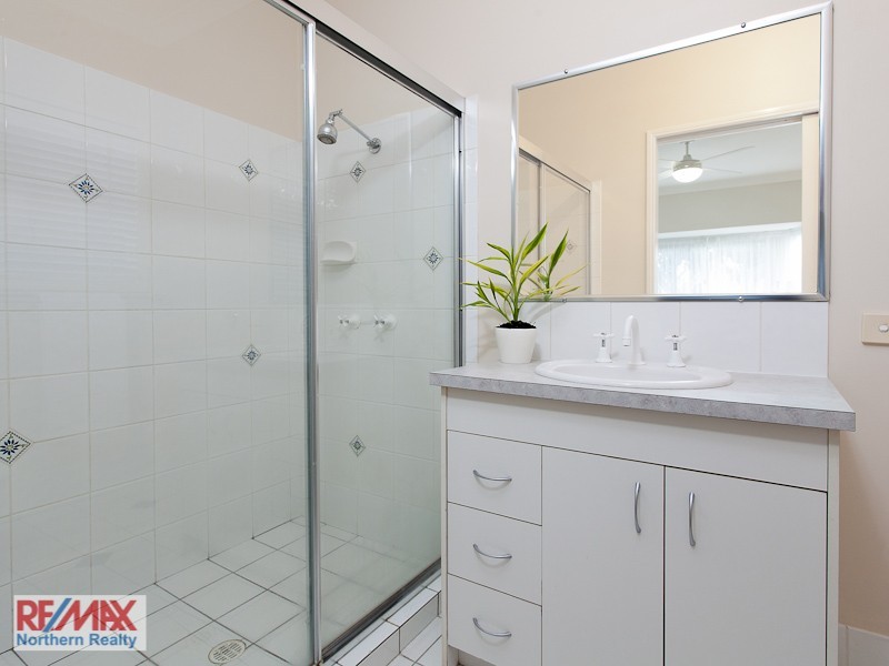 5 Fairy Place, Eatons Hill QLD 4037
