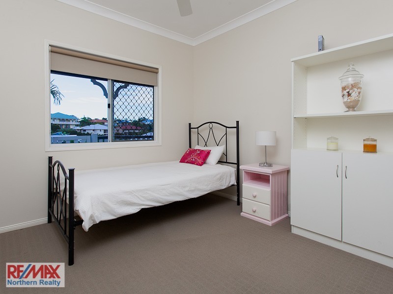 5 Fairy Place, Eatons Hill QLD 4037