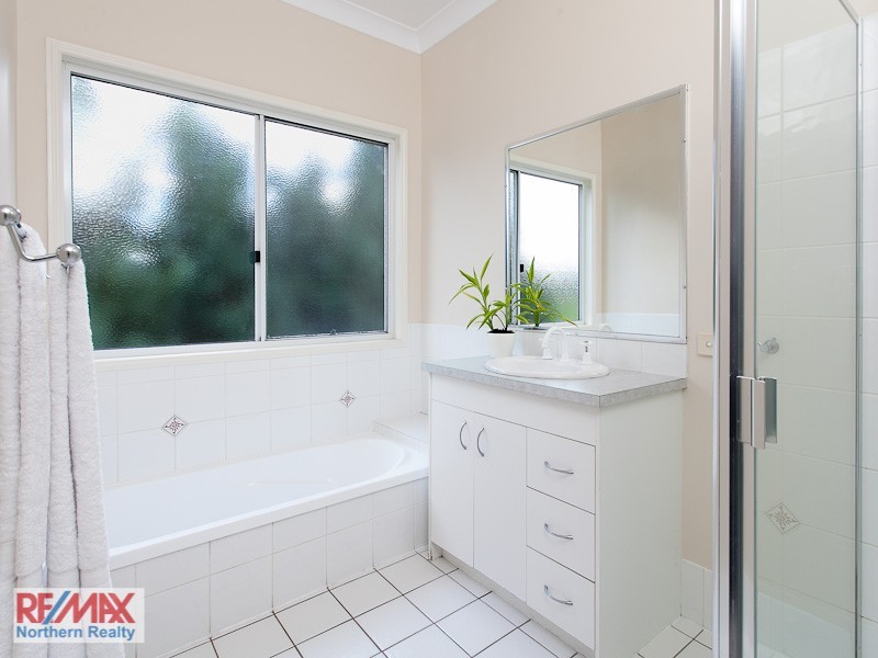 5 Fairy Place, Eatons Hill QLD 4037