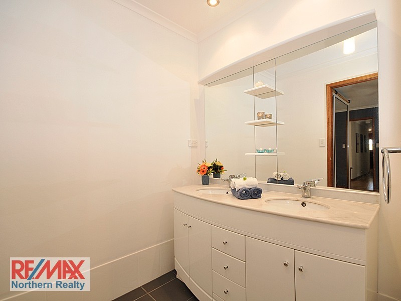 142 Faheys Rd West, Albany Creek QLD 4035