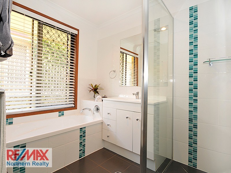 142 Faheys Rd West, Albany Creek QLD 4035