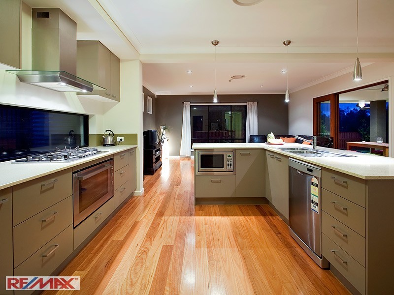 15 Rivergum Drive, Eatons Hill QLD 4037