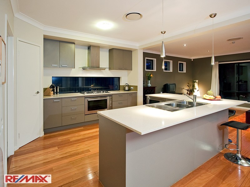 15 Rivergum Drive, Eatons Hill QLD 4037