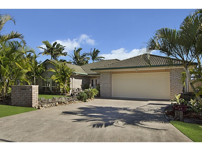 7 Myrtle Crescent, Bridgeman Downs QLD 4035