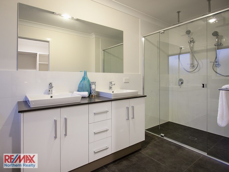 25 Hillary Drive, Warner QLD 4500