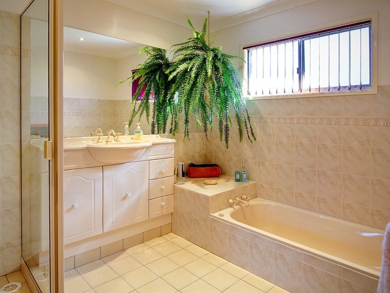 32 Akers Rd, Lawnton QLD 4501