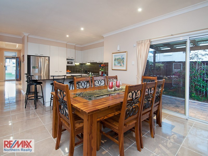 6 Nicklaus Parade, North Lakes QLD 4509