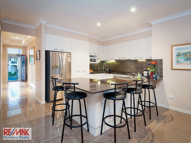 6 Nicklaus Parade, North Lakes QLD 4509